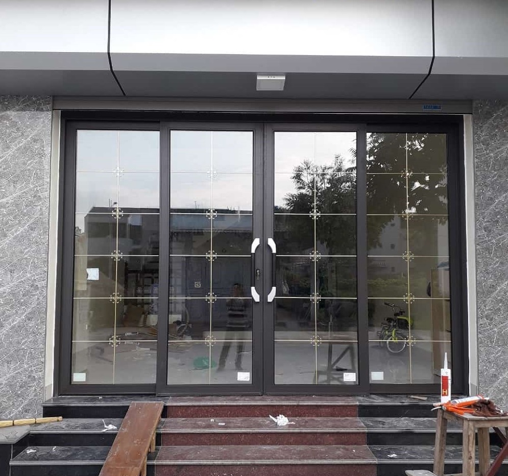 cung-cap-lap-dat-cua-truot-quay-tai-NAM ĐỊNH